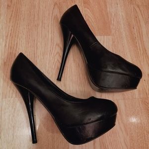 Black pleather stilettos 🖤